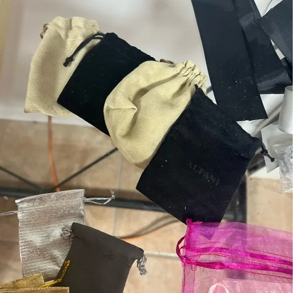 Jewelry/Gift Bags bundle - Picture 5 of 16